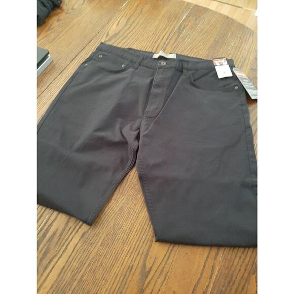 New 38x32 Wrangler Straight Fit Black Pants with Pockets and Belt Loops NWT - Picture 1 of 3